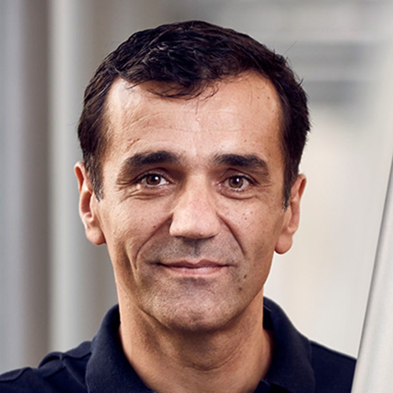 Ilian_Mihov_400x400.jpg