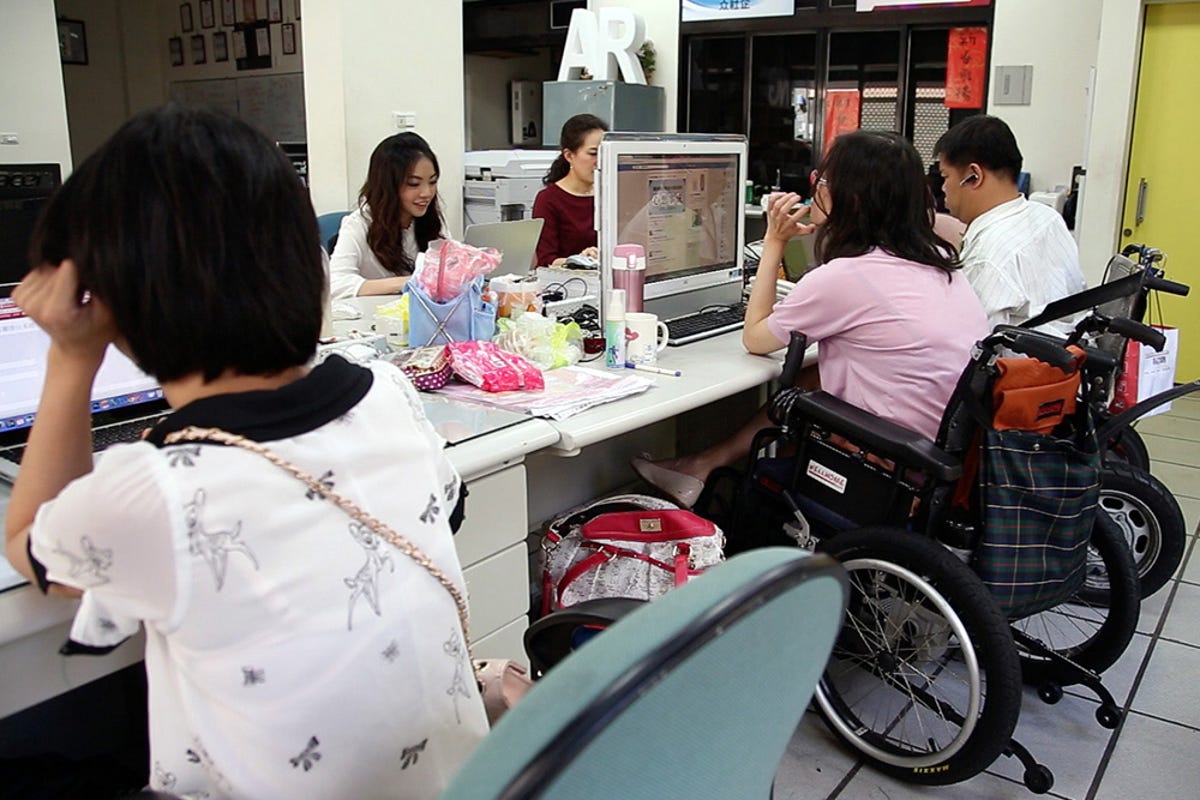 HannahChou_MomoHuang_carousel-3_1000x667.jpg